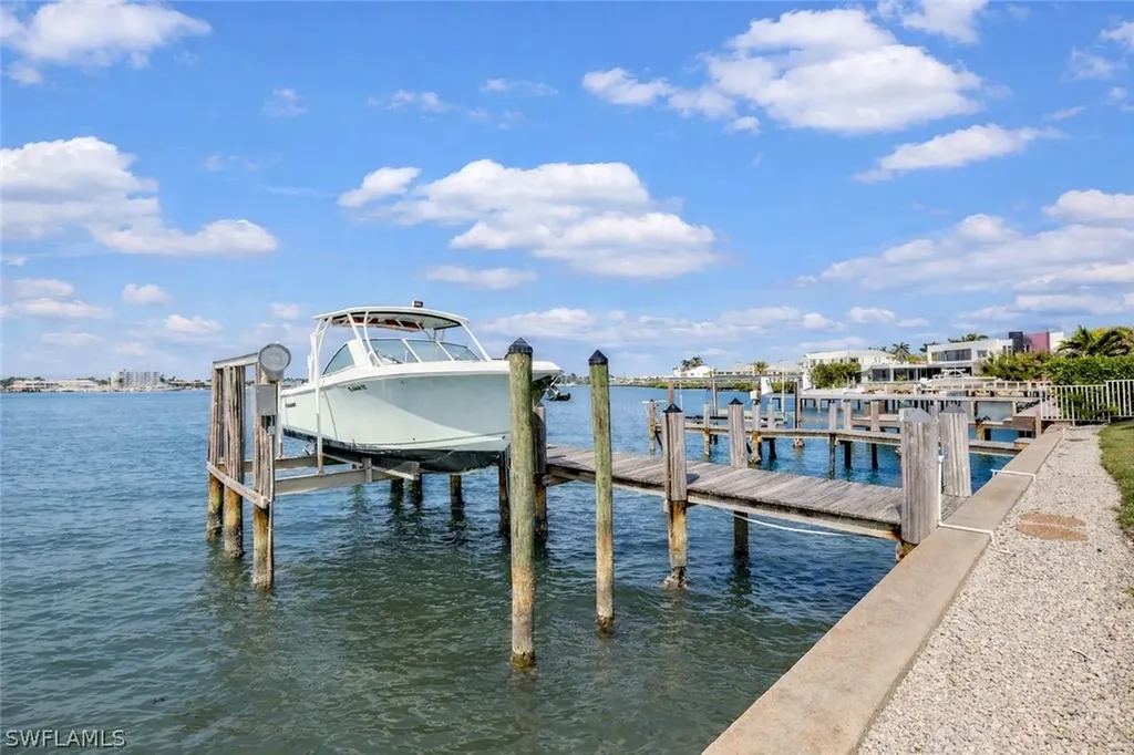 1535 Dolphin Lane Naples FL 34102