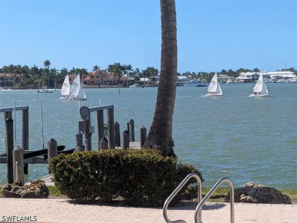 1535 Dolphin Lane Naples FL 34102