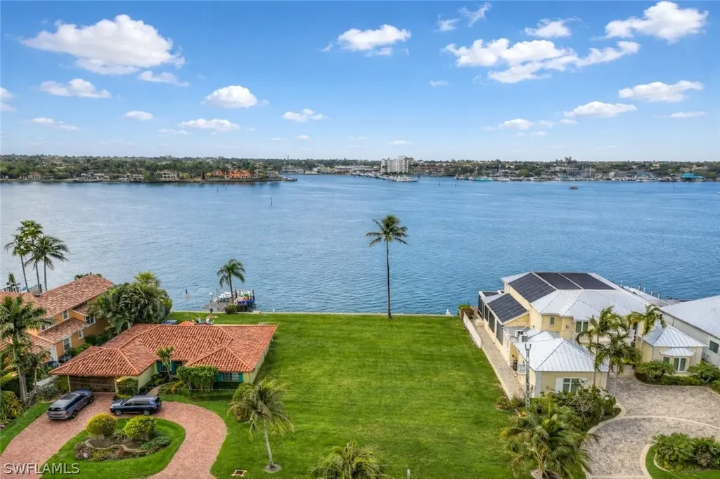 1535 Dolphin Lane Naples FL 34102