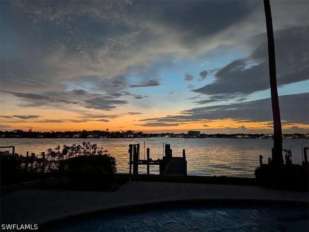 1535 Dolphin Lane Naples FL 34102