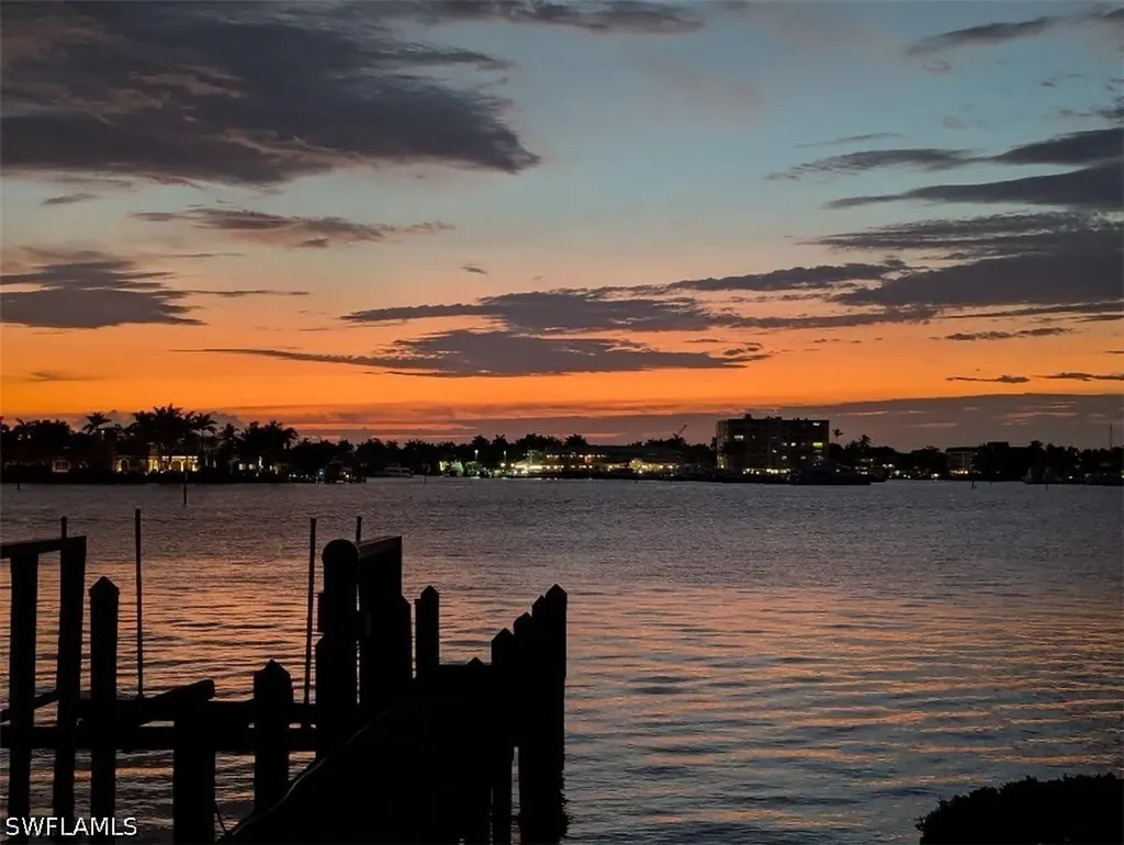 1535 Dolphin Lane Naples FL 34102