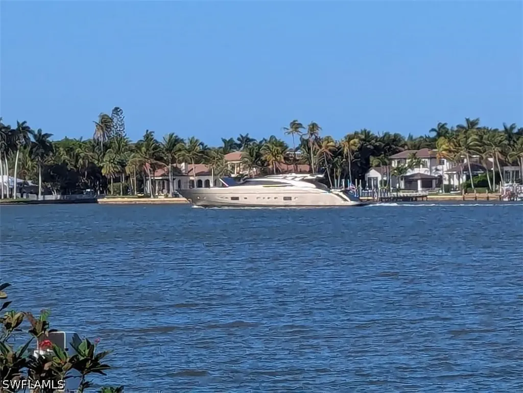 1535 Dolphin Lane Naples FL 34102