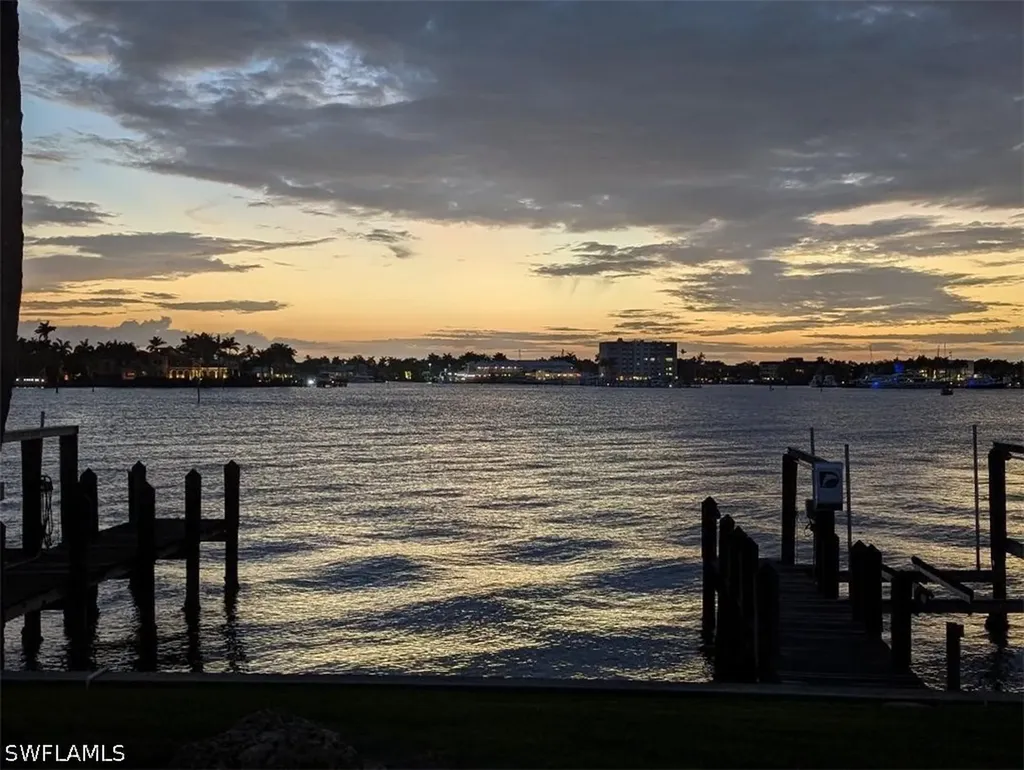1535 Dolphin Lane Naples FL 34102