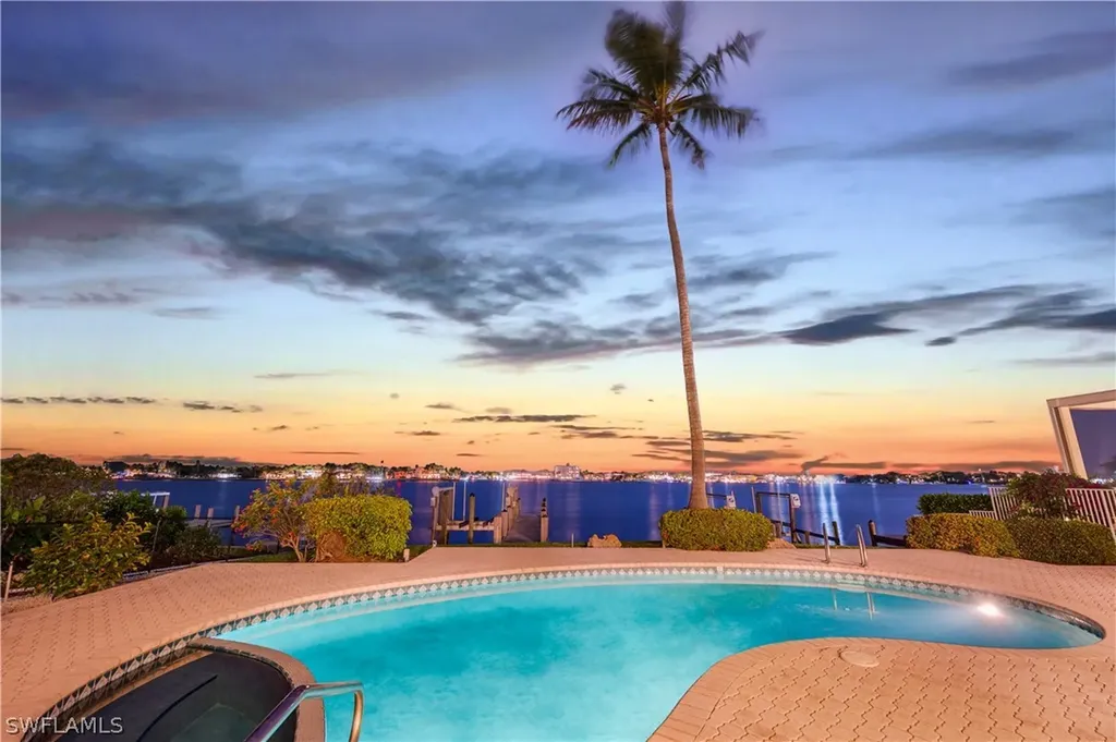 1535 Dolphin Lane Naples FL 34102