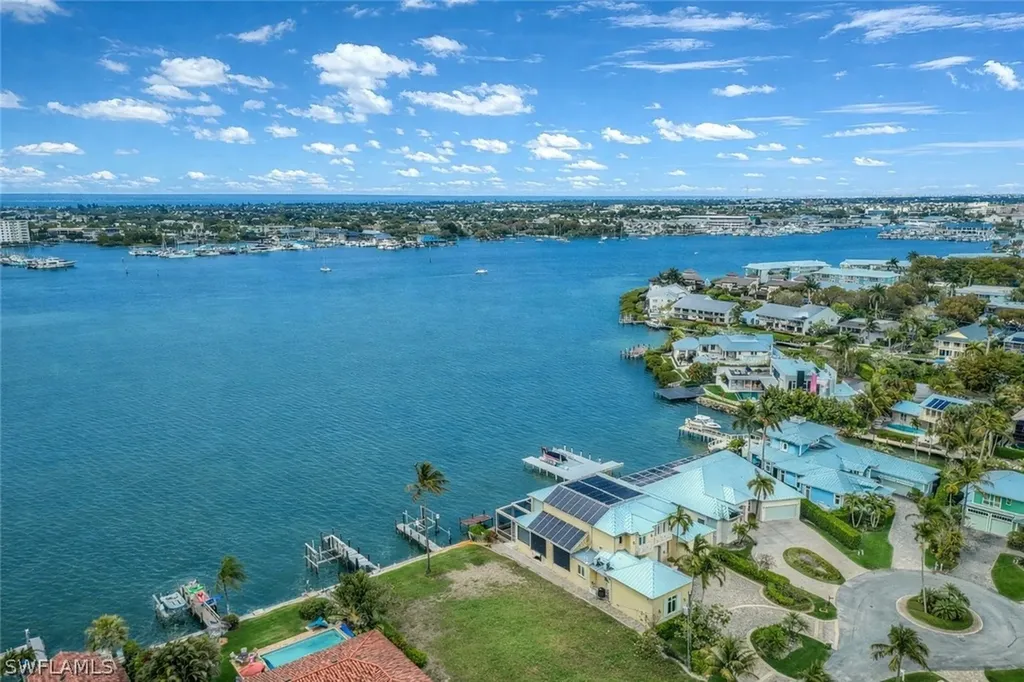 1535 Dolphin Lane Naples FL 34102