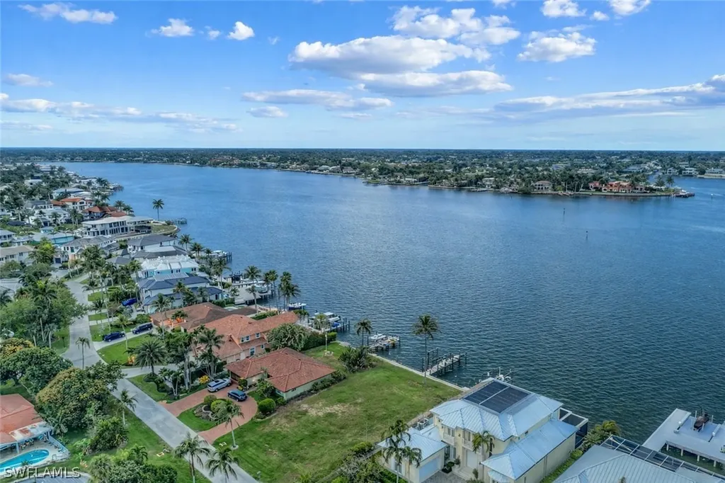 1535 Dolphin Lane Naples FL 34102