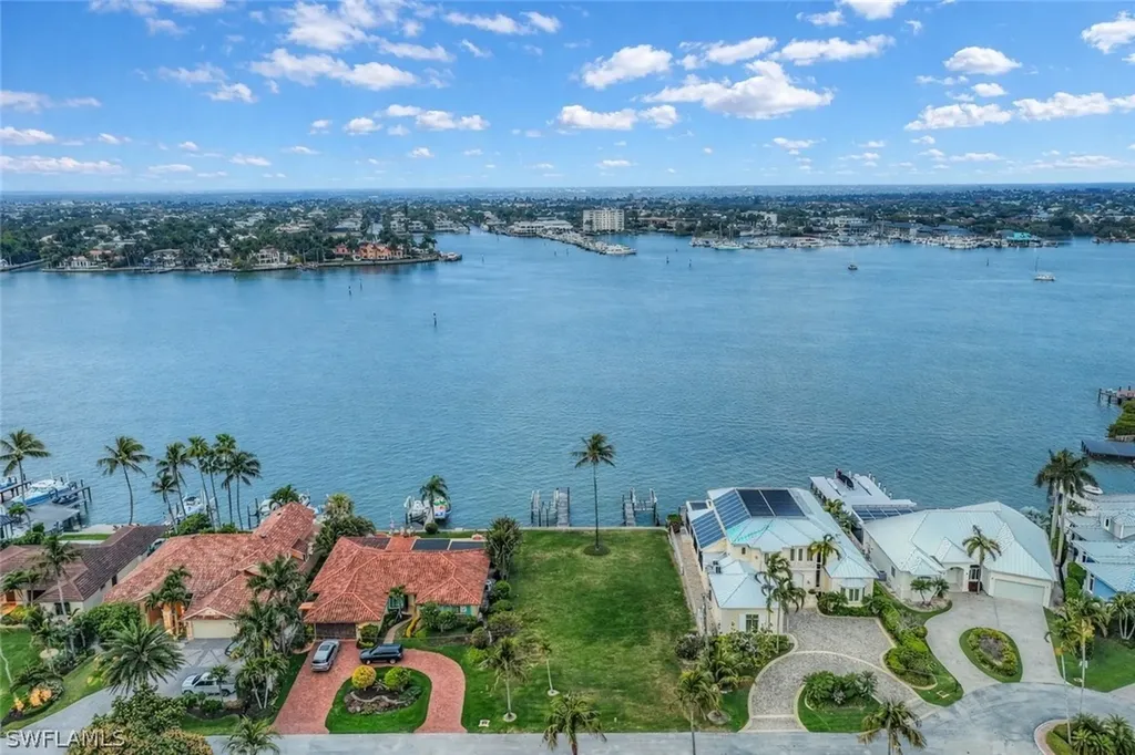 1535 Dolphin Lane Naples FL 34102