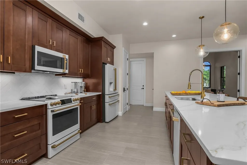 17210 Serengeti Circle Alva FL 33920