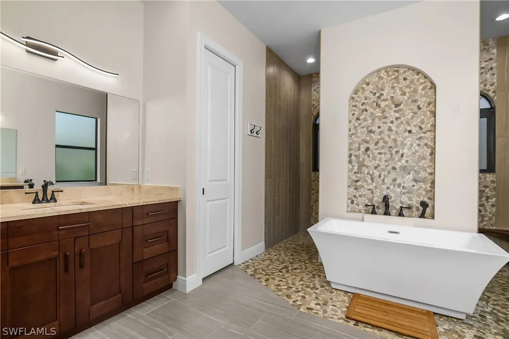 17210 Serengeti Circle Alva FL 33920