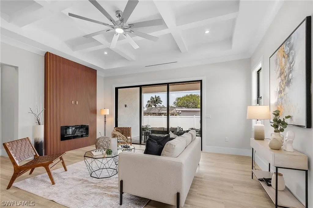 859 108th Avenue N Naples FL 34108