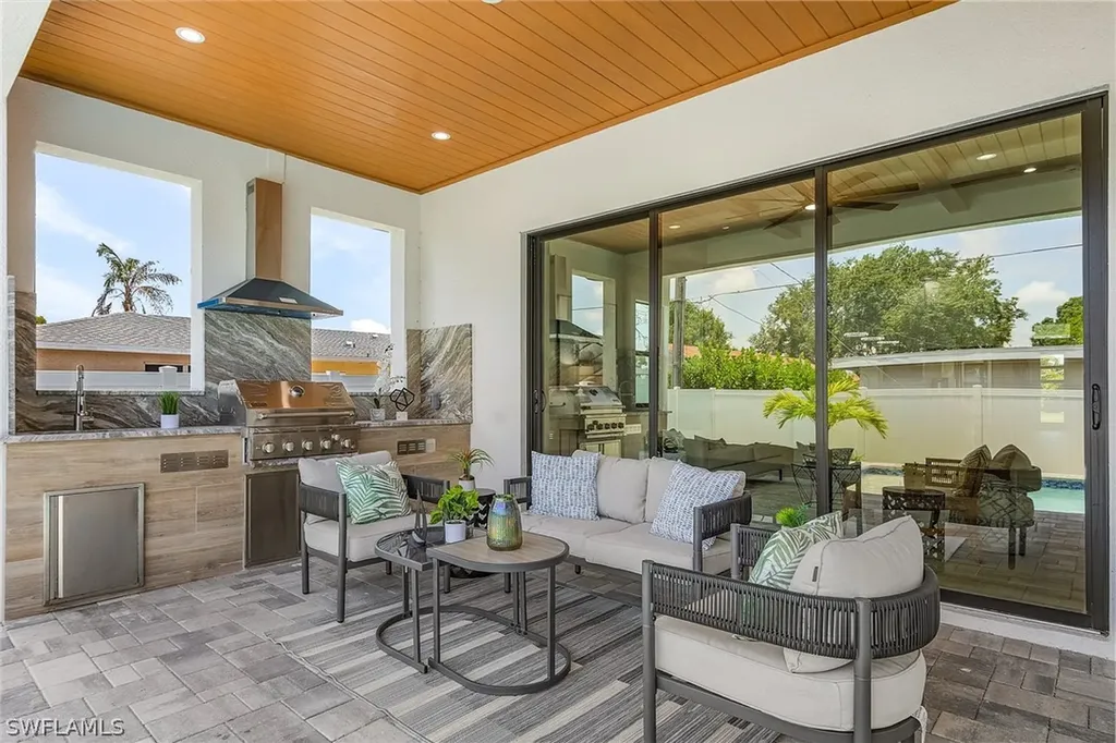859 108th Avenue N Naples FL 34108