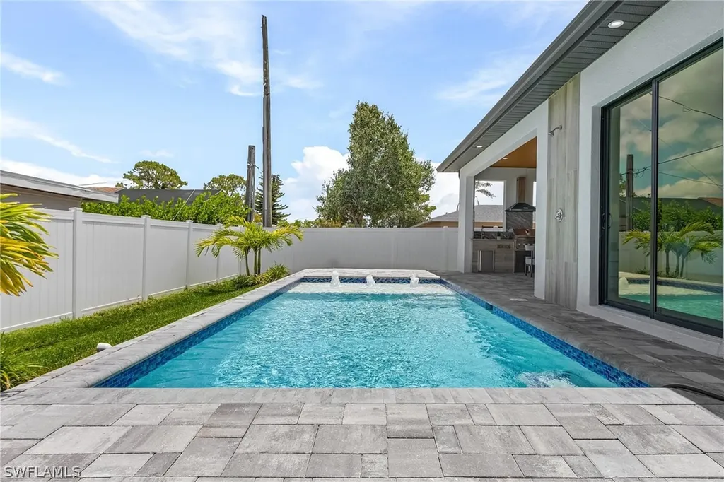 859 108th Avenue N Naples FL 34108