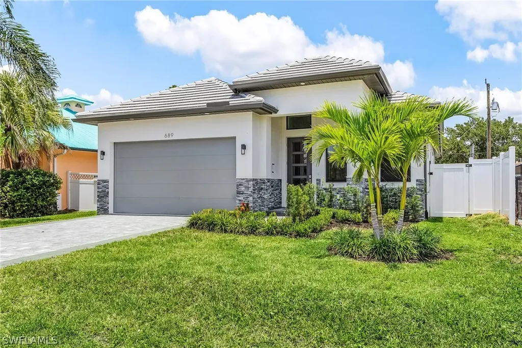 859 108th Avenue N Naples FL 34108