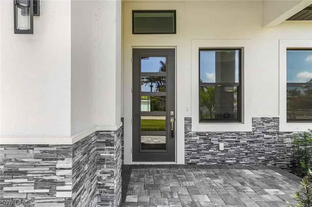 859 108th Avenue N Naples FL 34108