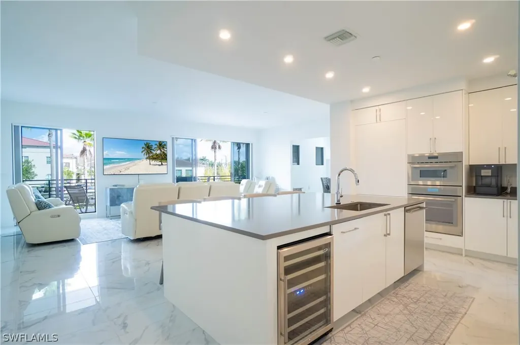 1125 Central Avenue Naples FL 34102