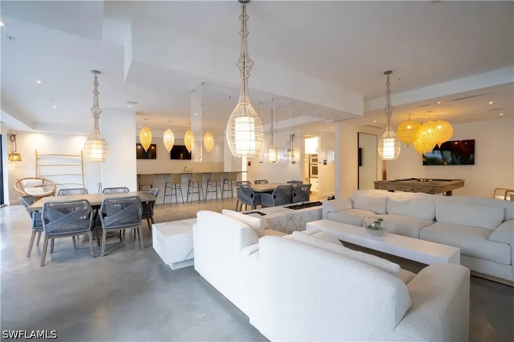 1125 Central Avenue Naples FL 34102