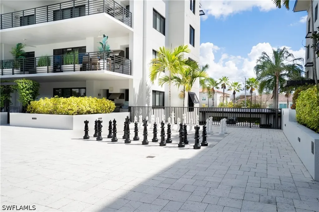 1125 Central Avenue Naples FL 34102