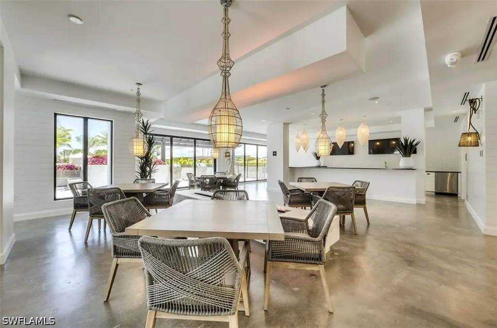 1125 Central Avenue Naples FL 34102
