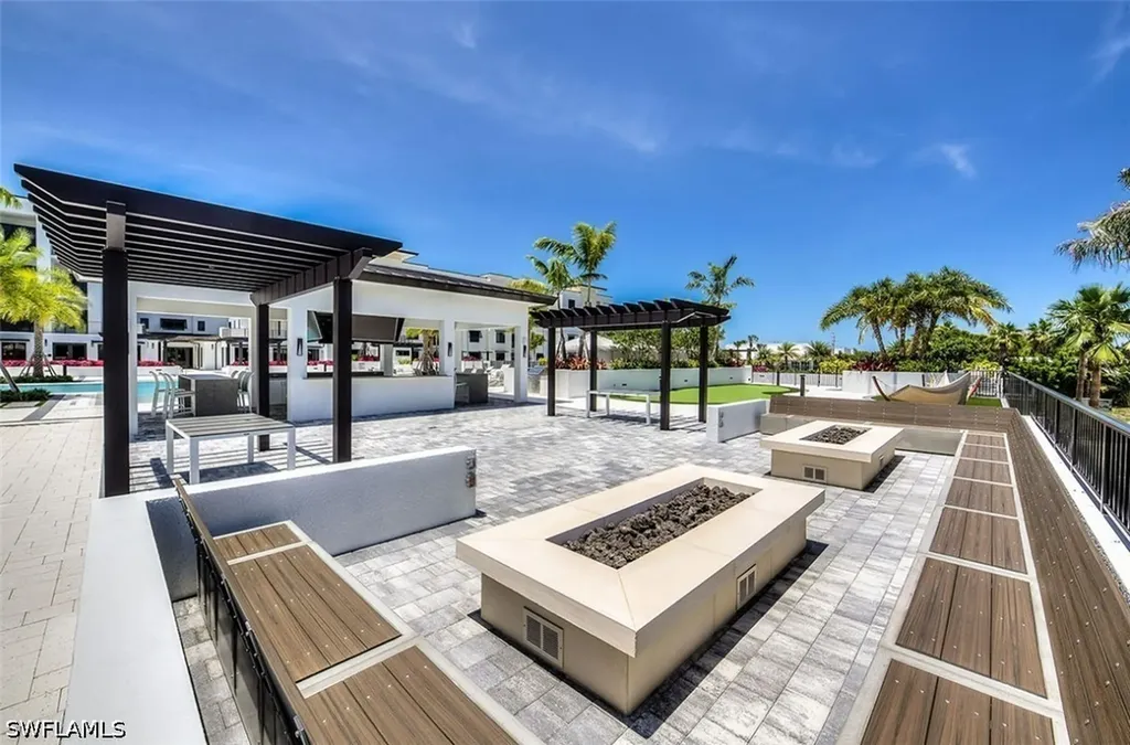 1125 Central Avenue Naples FL 34102