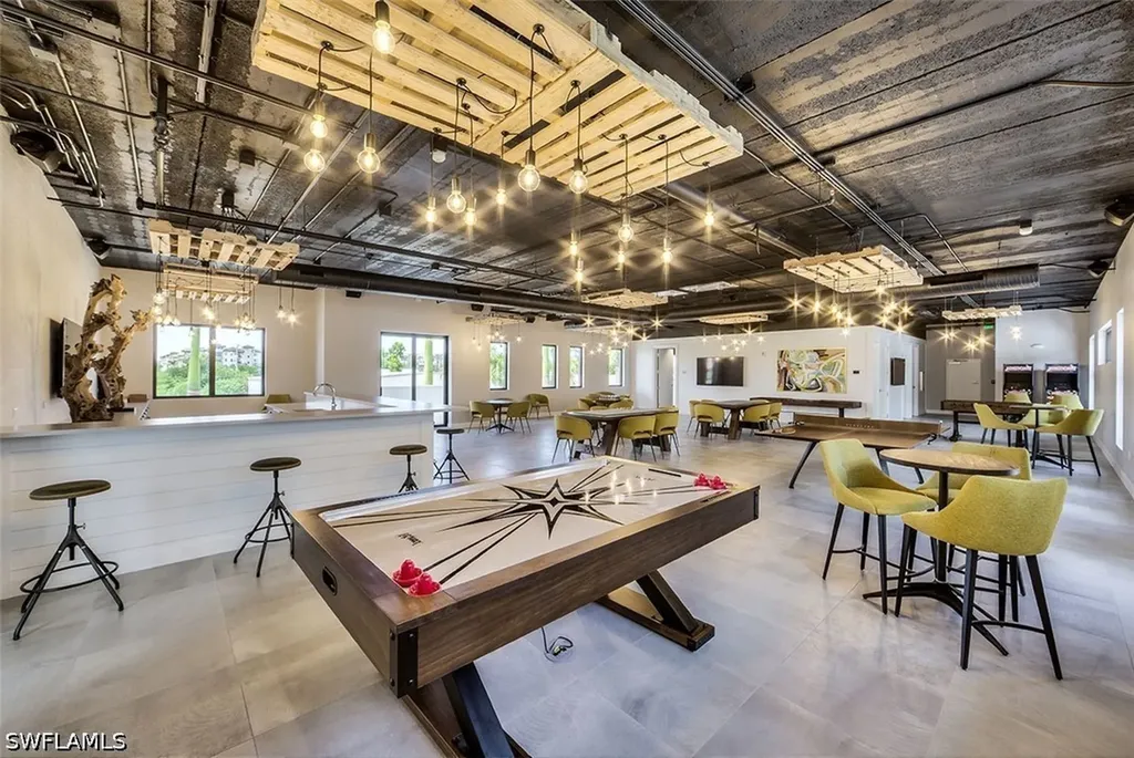 1125 Central Avenue Naples FL 34102