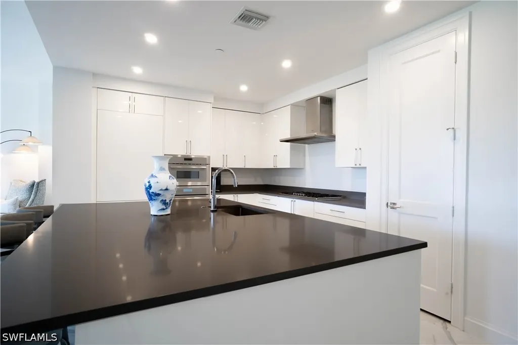 1125 Central Avenue Naples FL 34102