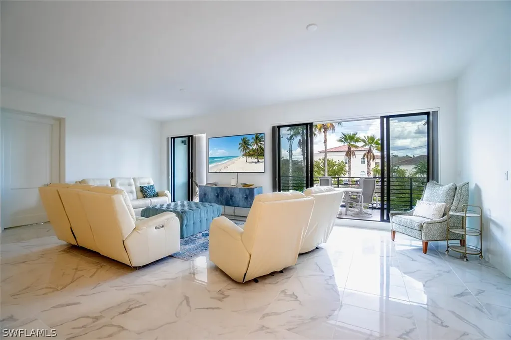 1125 Central Avenue Naples FL 34102