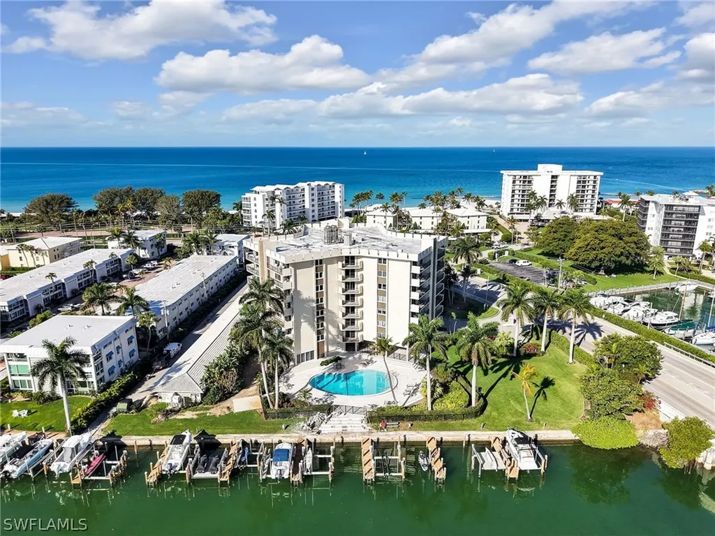 Naples FL, 2150 Gulf Shore Boulevard N, Unit 407