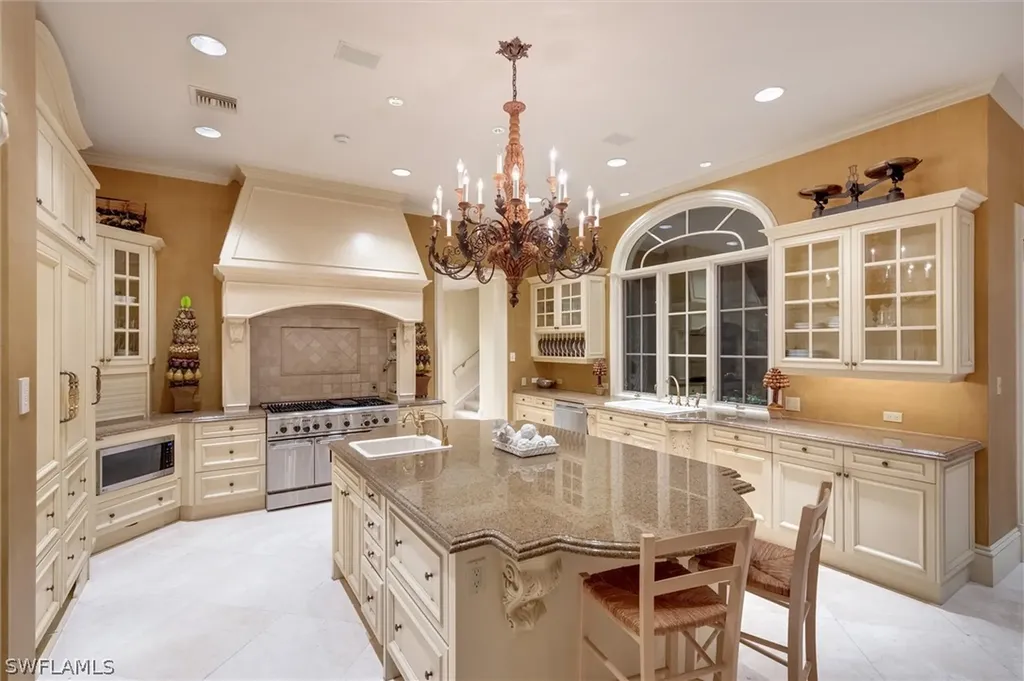 1132 Dormie Drive Naples FL 34108