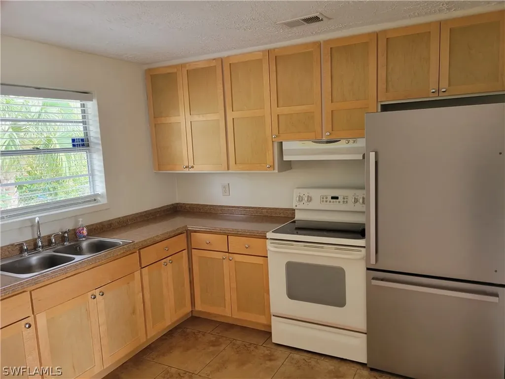 2656 Mangrove Street Naples FL 34112