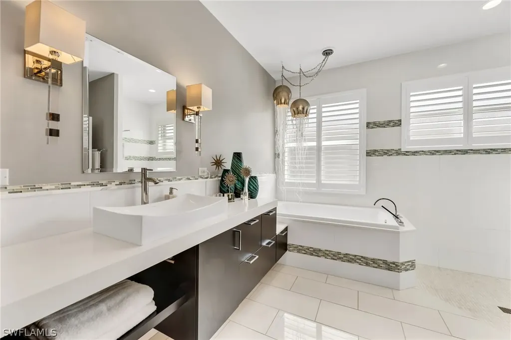 4895 Cerromar Drive Naples FL 34112