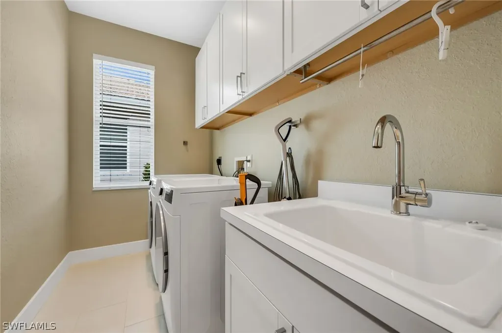4895 Cerromar Drive Naples FL 34112
