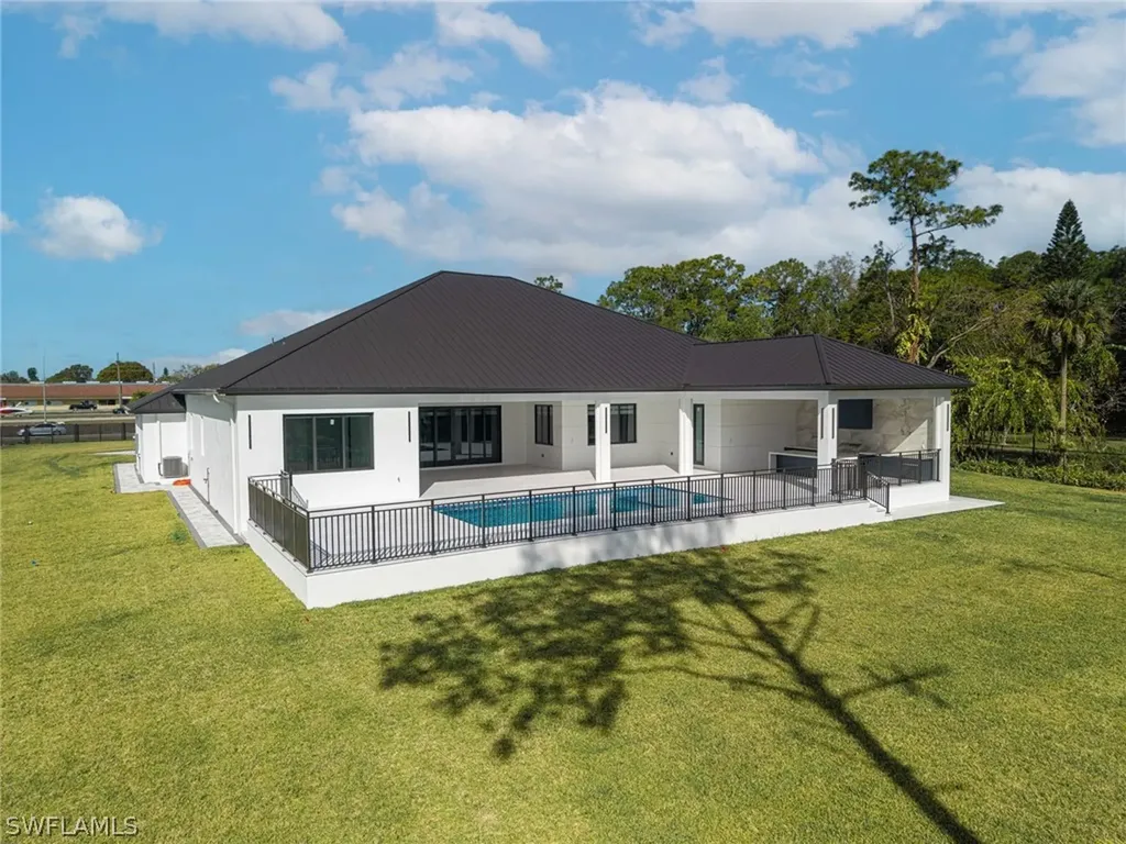 1874 39th Street SW Naples FL 34117