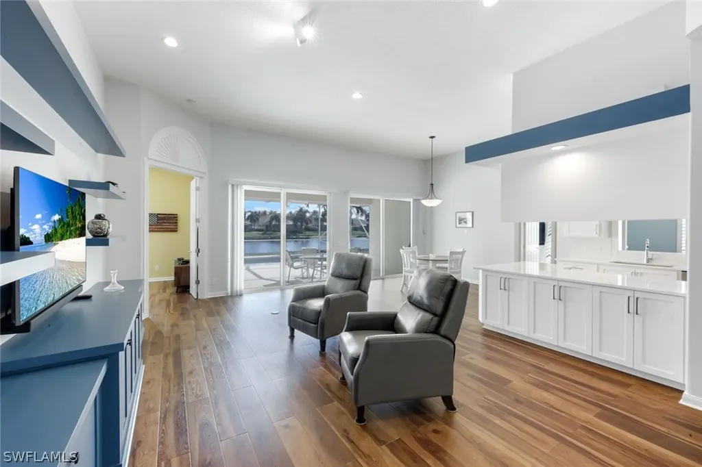 4322 Queen Elizabeth Way Naples FL 34119