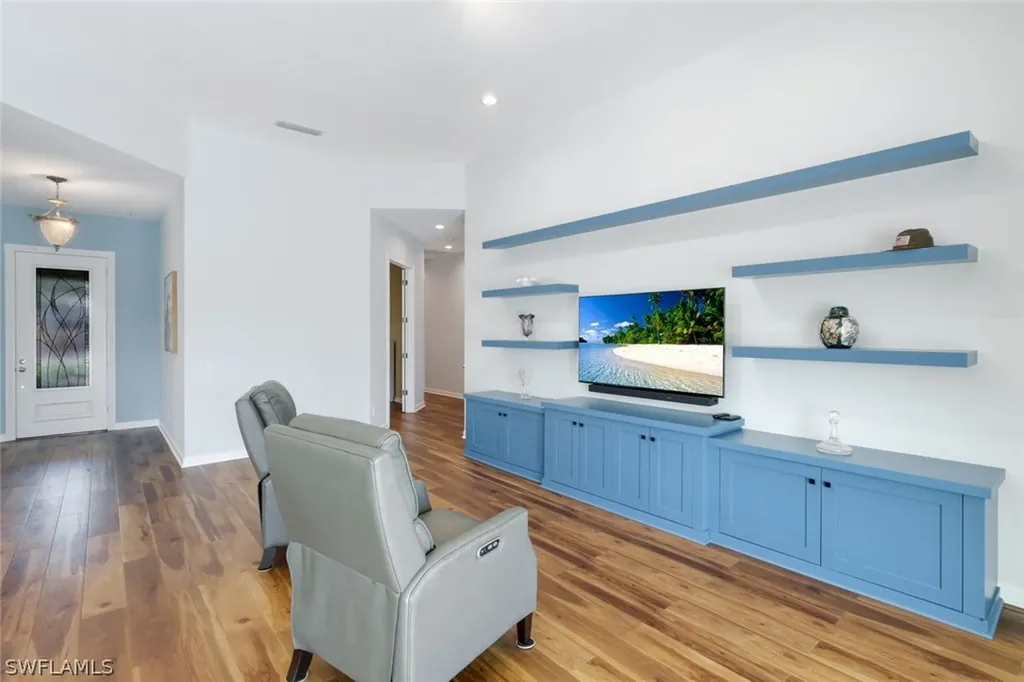 4322 Queen Elizabeth Way Naples FL 34119