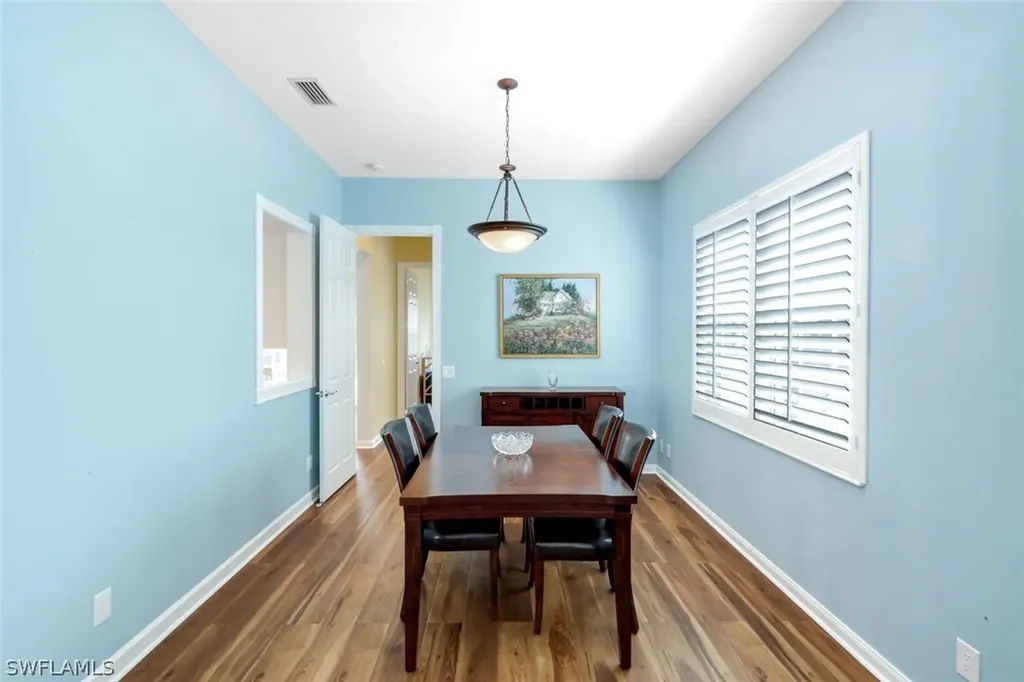4322 Queen Elizabeth Way Naples FL 34119