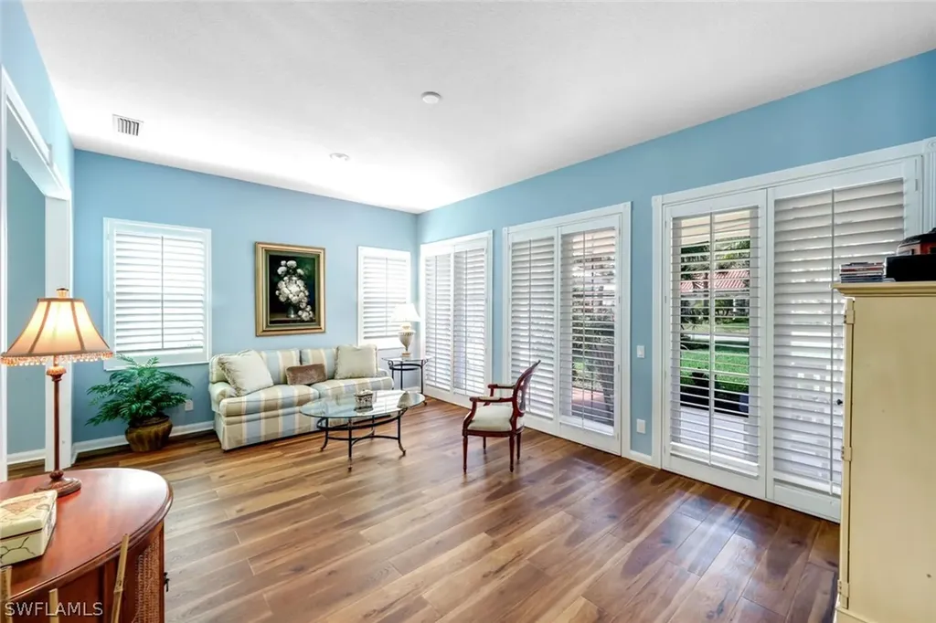 4322 Queen Elizabeth Way Naples FL 34119