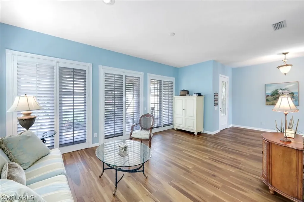 4322 Queen Elizabeth Way Naples FL 34119