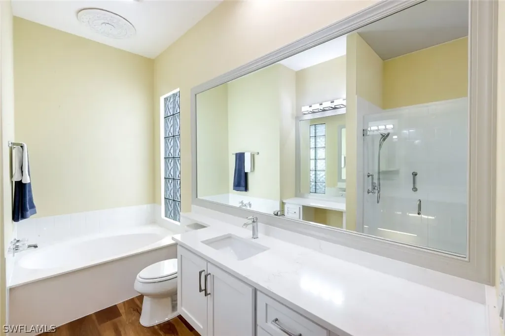 4322 Queen Elizabeth Way Naples FL 34119
