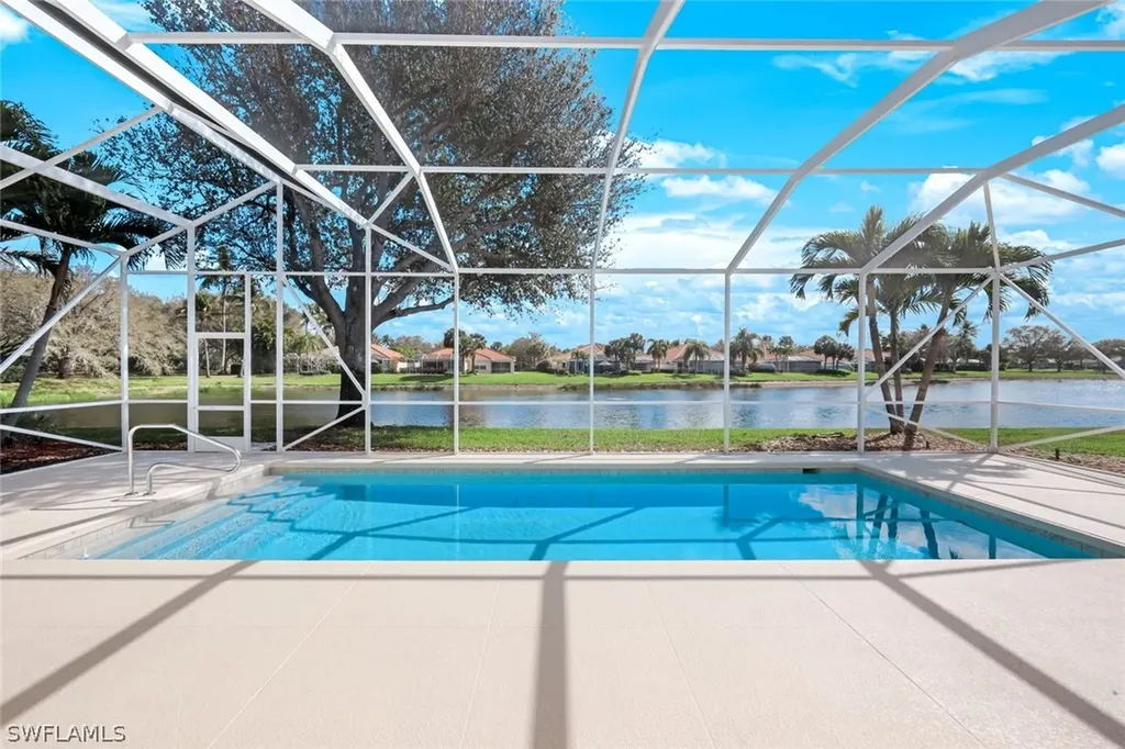 4322 Queen Elizabeth Way Naples FL 34119
