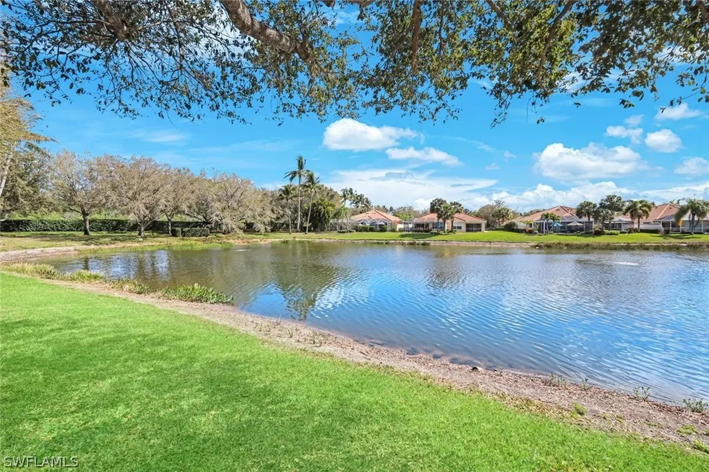 4322 Queen Elizabeth Way Naples FL 34119