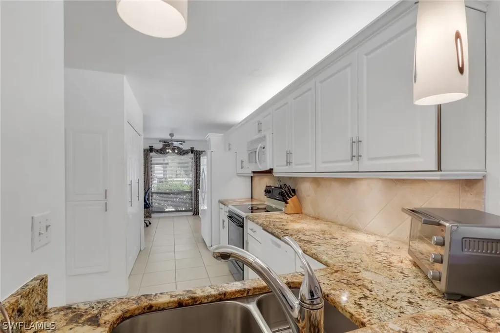 4240 Chantelle Drive Naples FL 34112