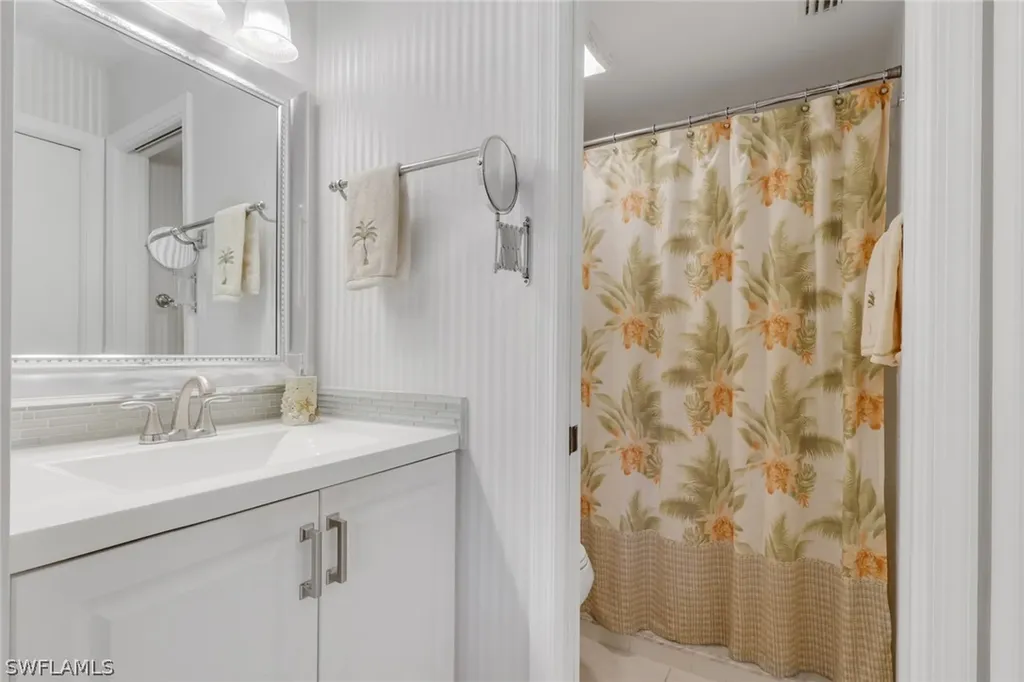 4240 Chantelle Drive Naples FL 34112