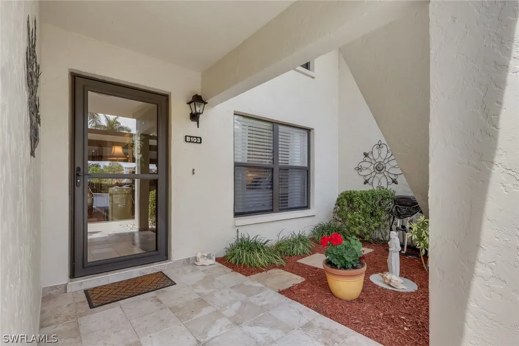 4240 Chantelle Drive Naples FL 34112