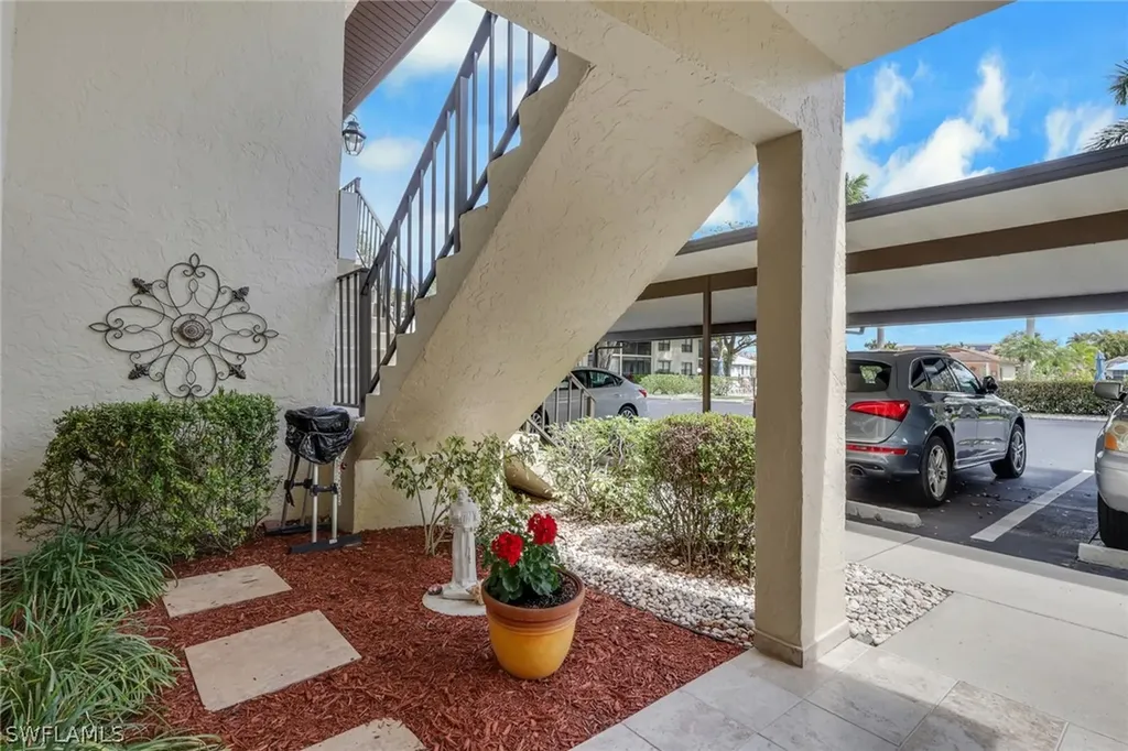 4240 Chantelle Drive Naples FL 34112