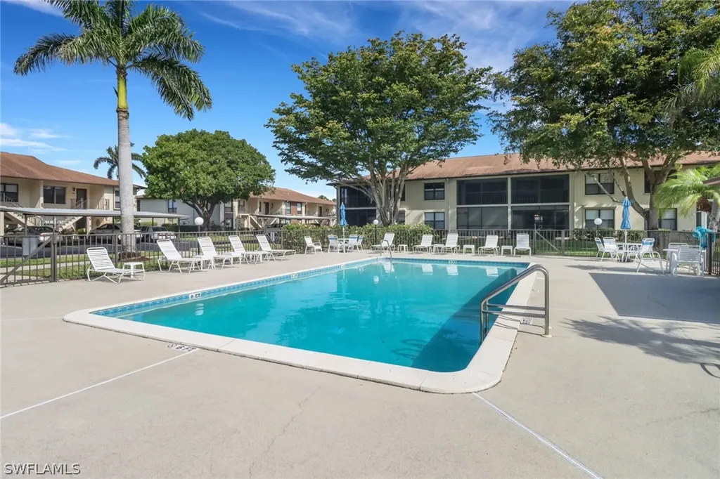 4240 Chantelle Drive Naples FL 34112