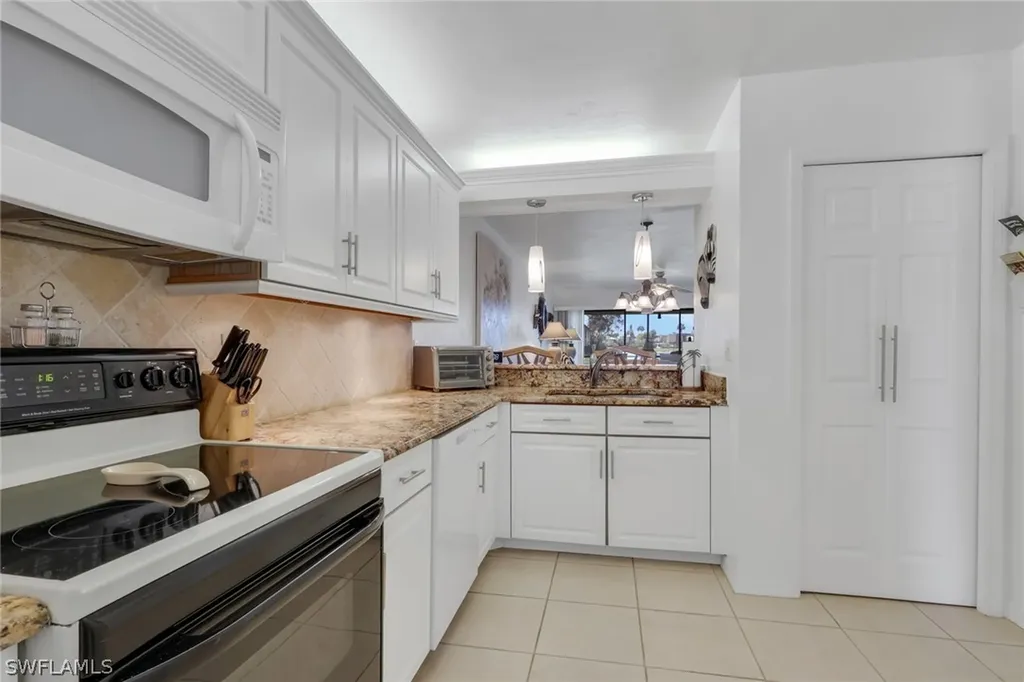 4240 Chantelle Drive Naples FL 34112