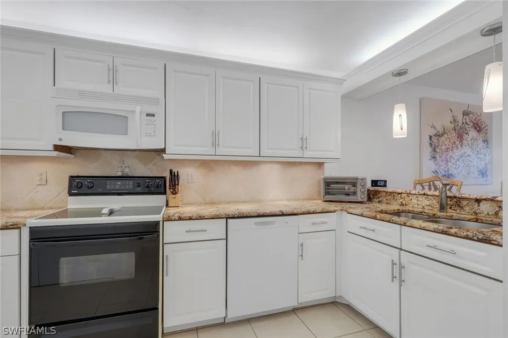 4240 Chantelle Drive Naples FL 34112