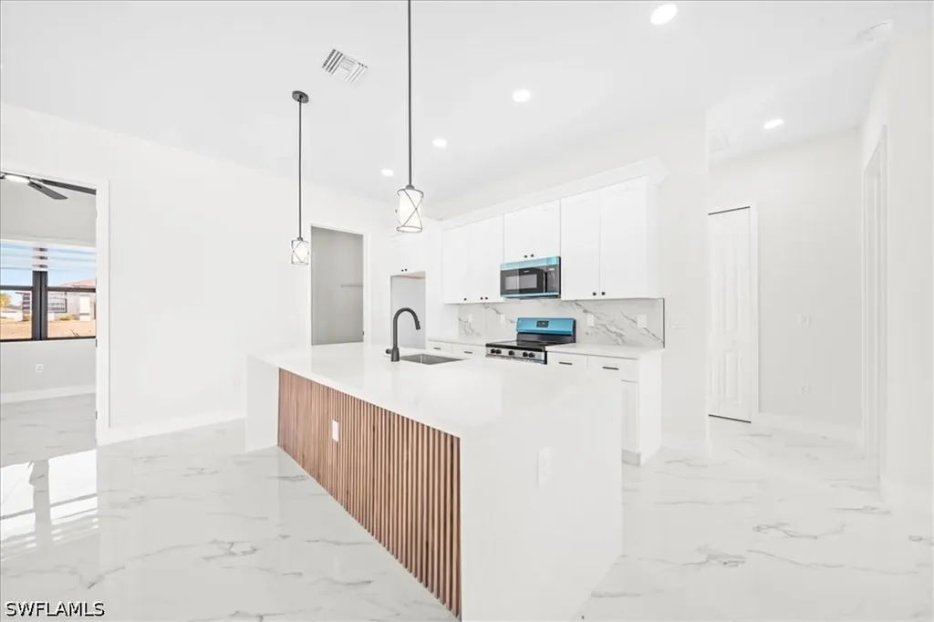 1226 NE 5th Place Cape Coral FL 33909
