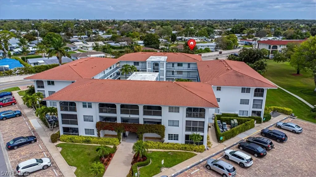 Naples FL, 5 High Point Circle W, Unit 308