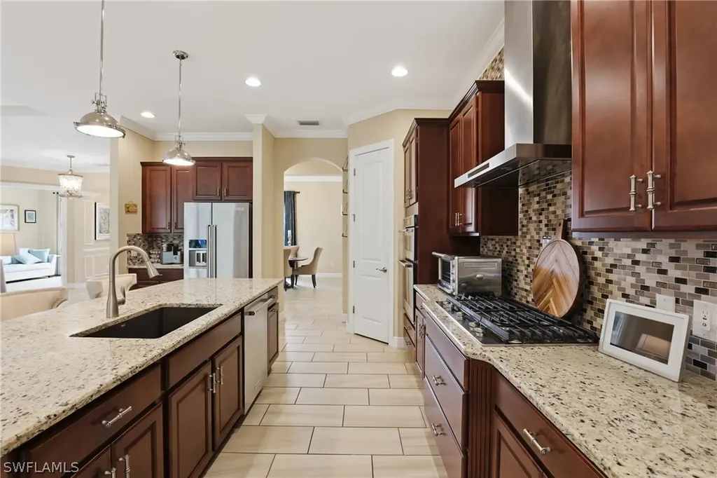 2303 Somerset Place Naples FL 34120